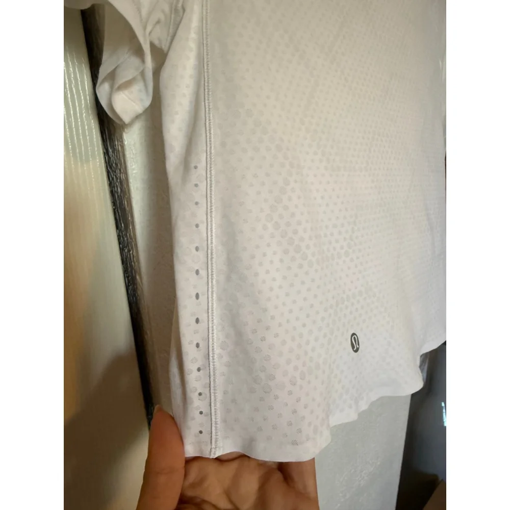Preowned, Lululemon fast and free race length mesh T-shirt, white, size 2. - Picture 4 of 5